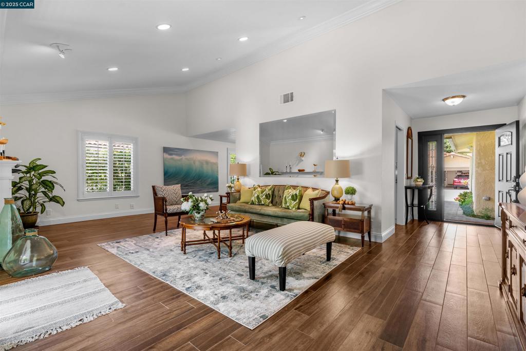 6488 San Como LN