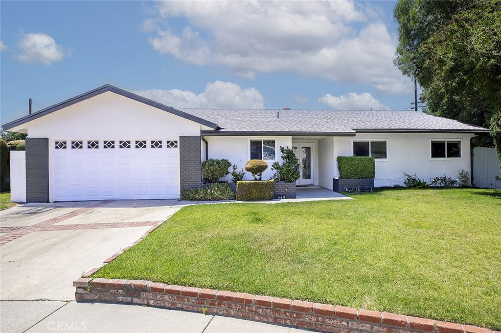 1329 Essex Court