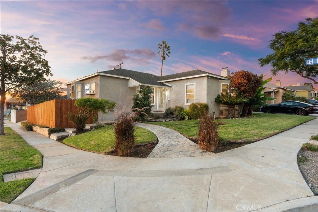 Photo of 10253 S 4th Ave Ave, Inglewood, CA 90303 (MLS # SB25282379)