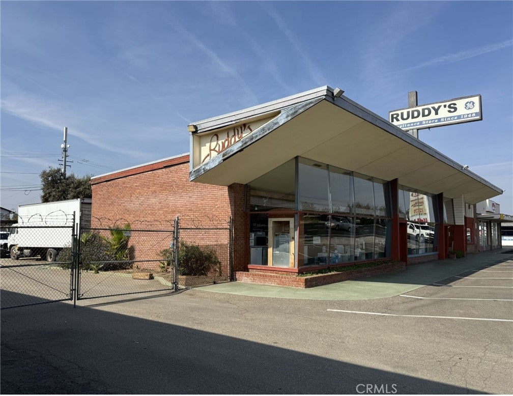 1411 S Mooney