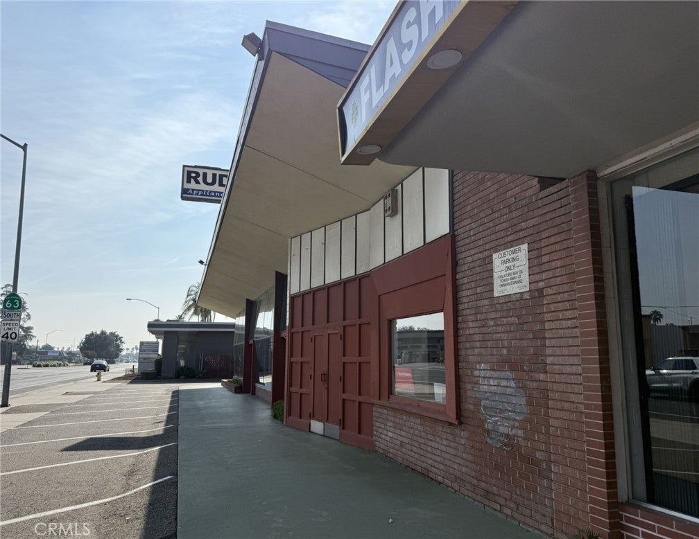 1411 S Mooney