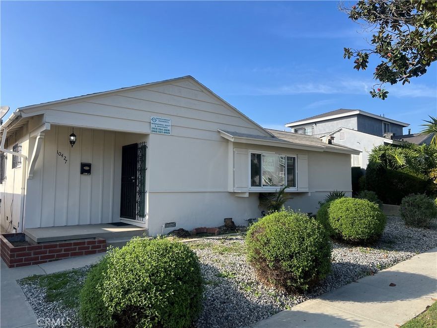 Welcome to your ideal rental opportunity in Inglewood, CA! This charming property offers a comfortable and inviting atmosphere, perfectly situated near essential amenities and community spaces. Just a quick 10-minute drive to Centinela Hospital Medical Center, you'll appreciate the convenience of a nearby park, Jesse Owens Park, within walking distance to enjoy leisurely afternoons.

Key features of this property include central heating and cooling for year-round comfort, complemented by air conditioning and ceiling fans to help create a pleasant environment. The living space is designed to cater to a variety of lifestyles, making it an excellent choice for anyone seeking a home in this vibrant community.

Please note that utilities such as gas, electricity, and water are not included in the rent. If you’re looking for a welcoming place to call home in Inglewood, don’t hesitate to reach out for more information or to schedule a viewing. Your new beginning is just a call away!