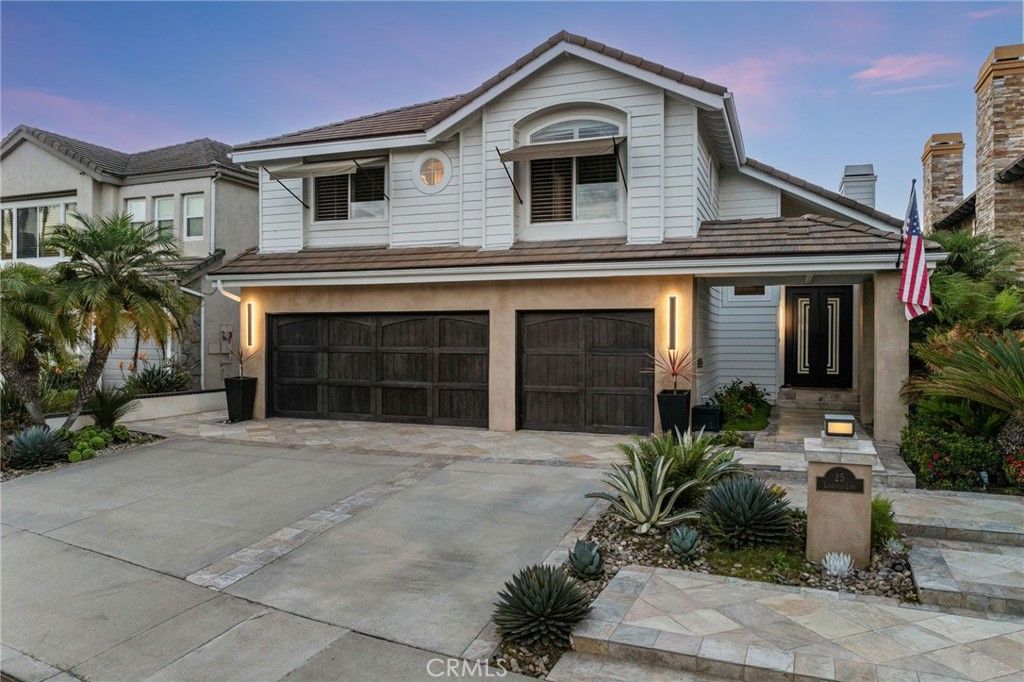 Photo of 25 Larkfield Ln, Laguna Niguel, CA 92677 (MLS # SW25232227)