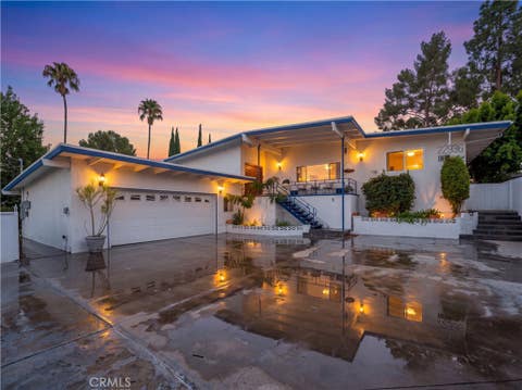 Photo of 22936 Crespi ST, Woodland Hills, CA 91364 (MLS # SR26182908)
