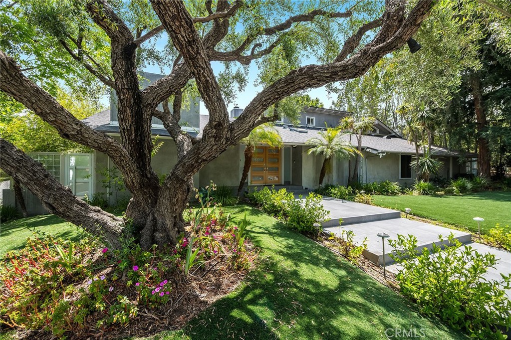 4820 Encino Terrace