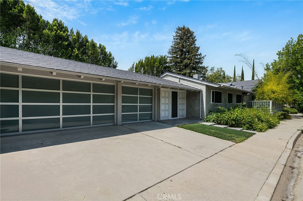 4820 Encino Terrace