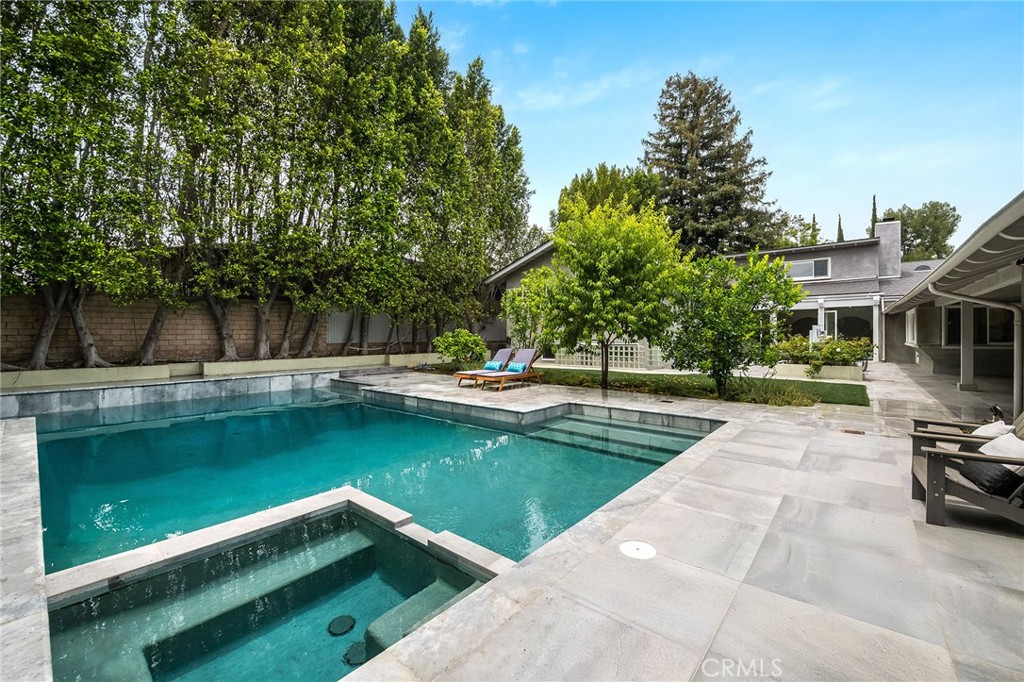 4820 Encino Terrace