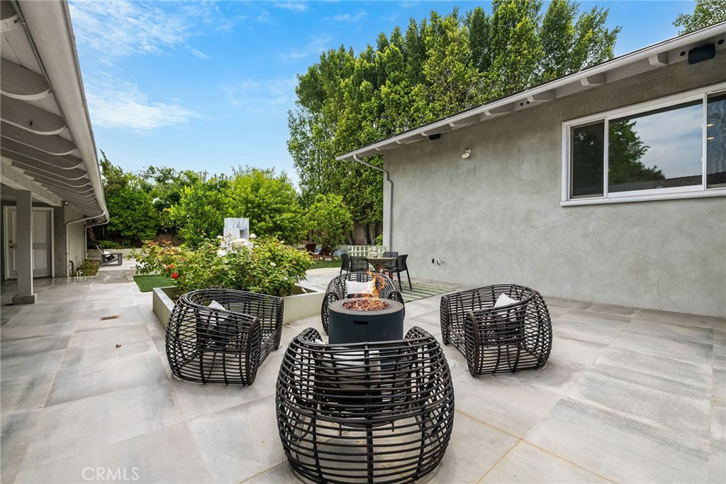 4820 Encino Terrace
