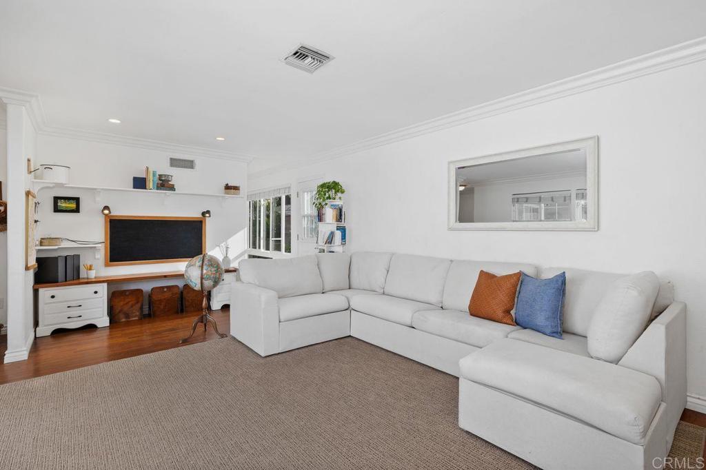 6849 Ballinger Avenue