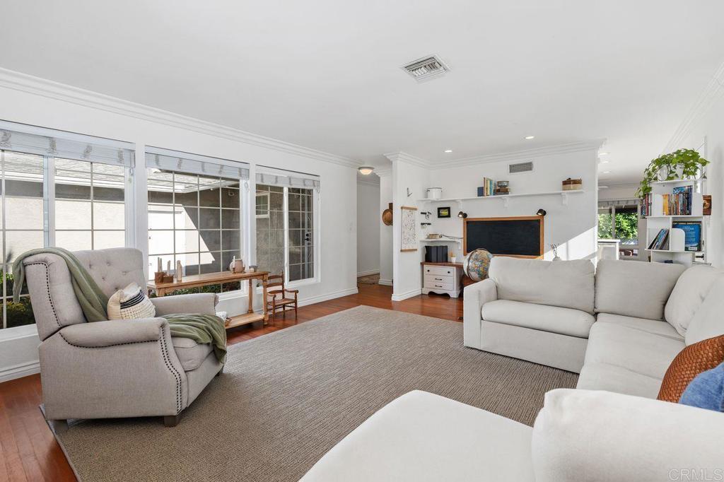 6849 Ballinger Avenue