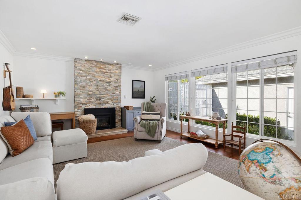 6849 Ballinger Avenue