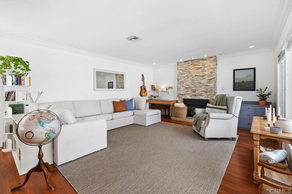 6849 Ballinger Avenue