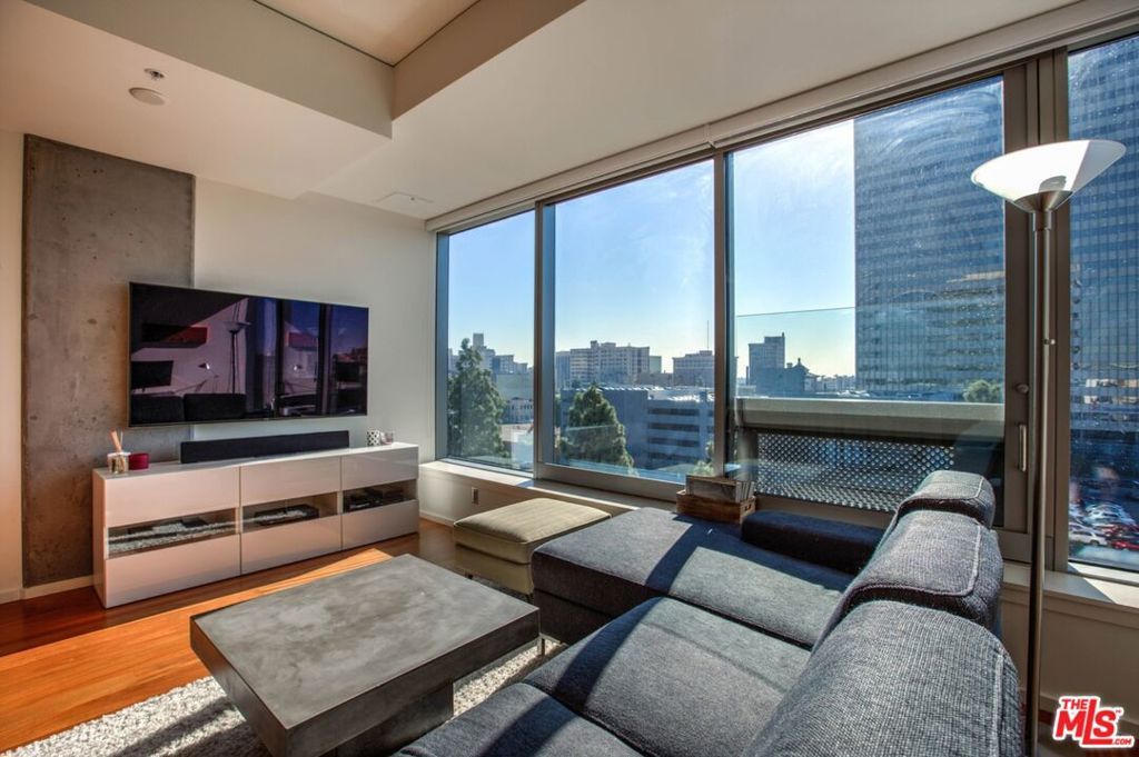 Photo of 1155 S GRAND Avenue #707, Los Angeles, CA 90015 (MLS # 26659559)