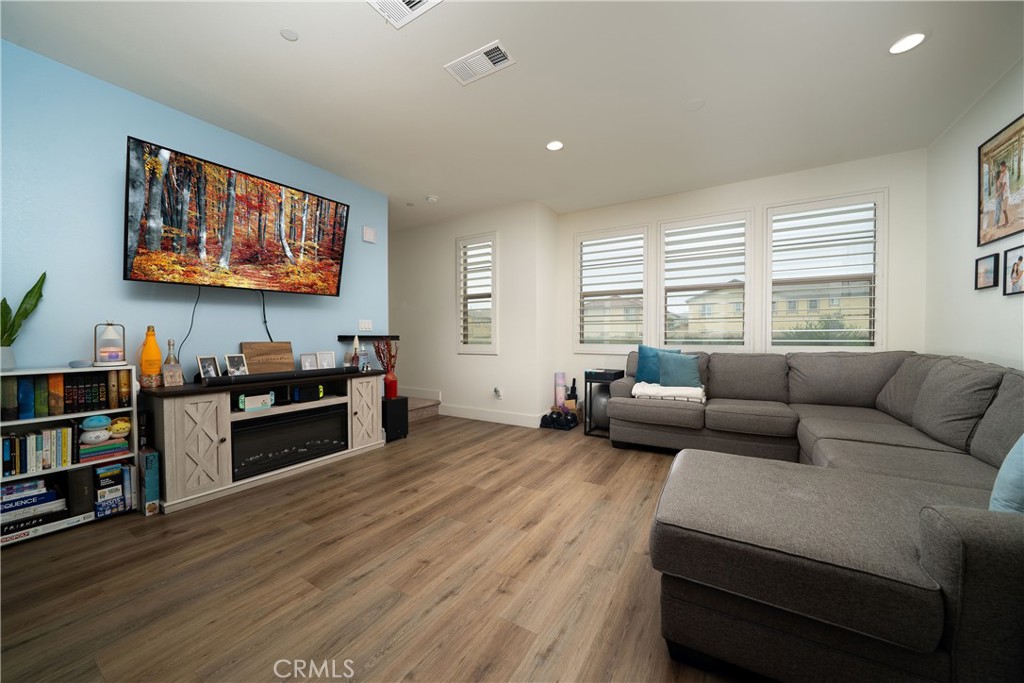 121 E Knox Drive