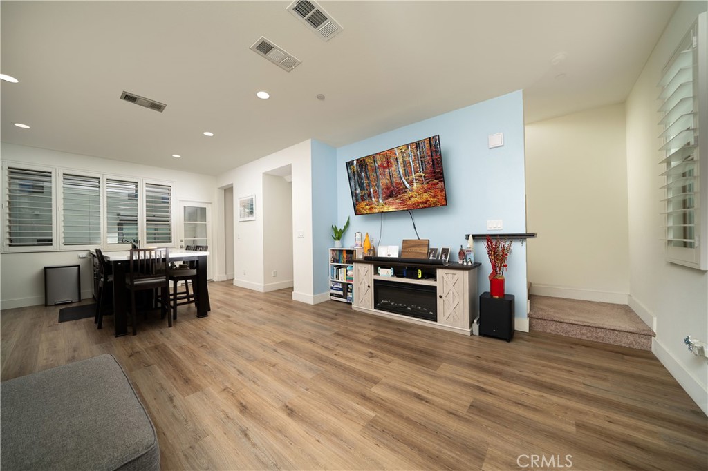 121 E Knox Drive
