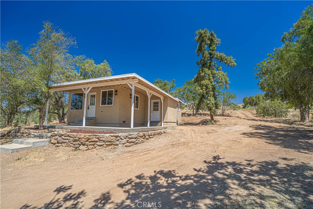 8709 Sierra Highway