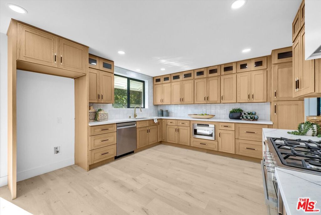 15515 La Moine Street