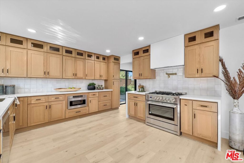 15515 La Moine Street