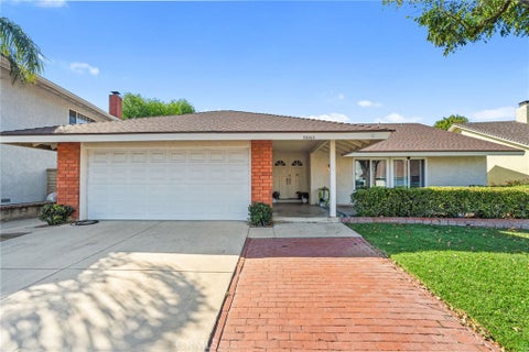 Photo of 25303 Via Calinda, Valencia, CA 91355 (MLS # SR26224246)