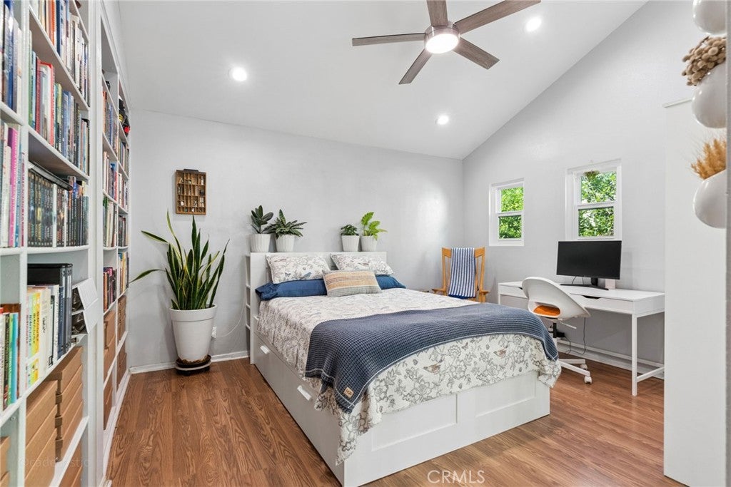 25303 Via Calinda