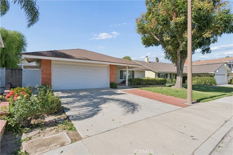 Photo of 25303 Via Calinda, Valencia, CA 91355 (MLS # SR26224246)