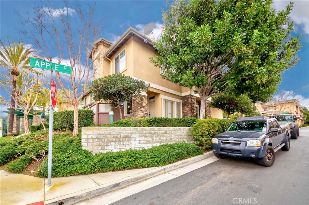 Beautiful two-story townhouse featuring 2 spacious master bedrooms and 2.5 bathrooms, located in the prestigious 24-hour guard-gated community of Dominguez Hills Village. This home boasts SPC waterproof wood flooring throughout, quartz countertops, and a dishwasher in the kitchen. The well-appointed kitchen also includes a walk-in pantry and a convenient laundry area. Two master suites offer their private bathroom, recessed lighting, and a walk-in closet. Enjoy outdoor living in the private enclosed patio with tiled flooring.
The community features resort-style amenities, including an Olympic-size pool, spa, children’s pool, clubhouse, fitness center, tennis and basketball courts, multiple parks, and beautifully maintained landscaping.
A must-see to truly appreciate all it has to offer!