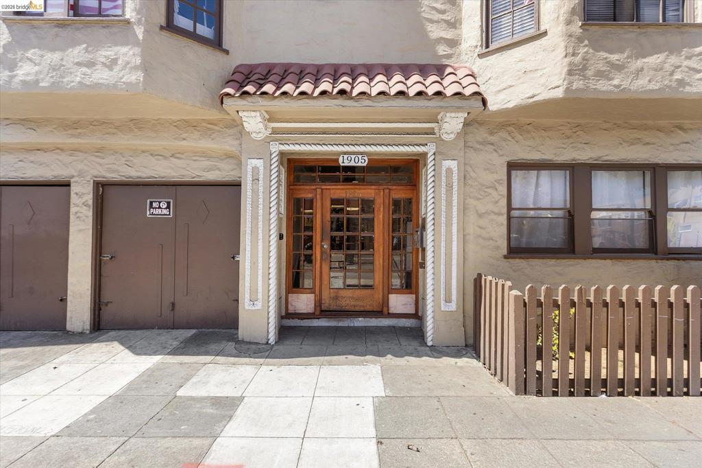 1905 Foothill Blvd