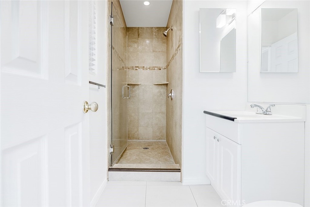 2123 W Orange Avenue