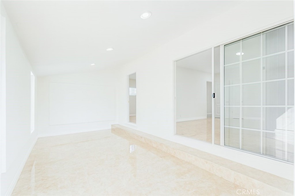 2123 W Orange Avenue