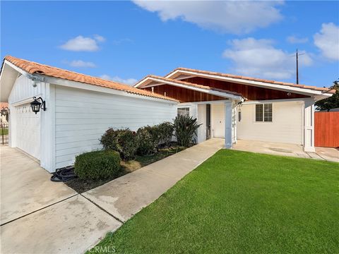 Photo of 6418 Ringsdale Court, Bakersfield, CA 93313 (MLS # SR25258100)