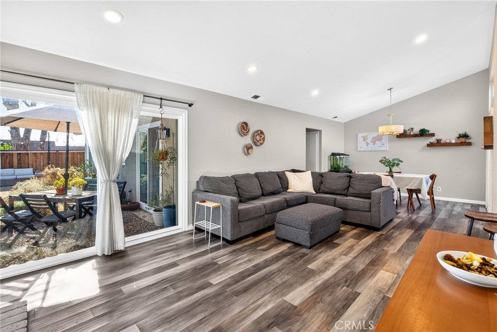 8433 E Saratoga