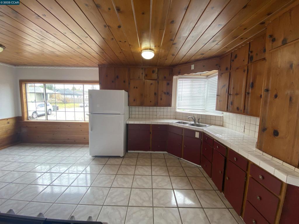 E OAKLAND - Residential Income