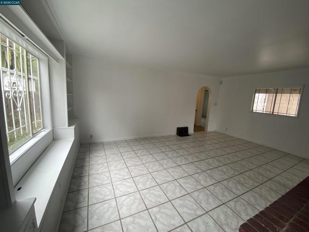 E OAKLAND - Residential Income