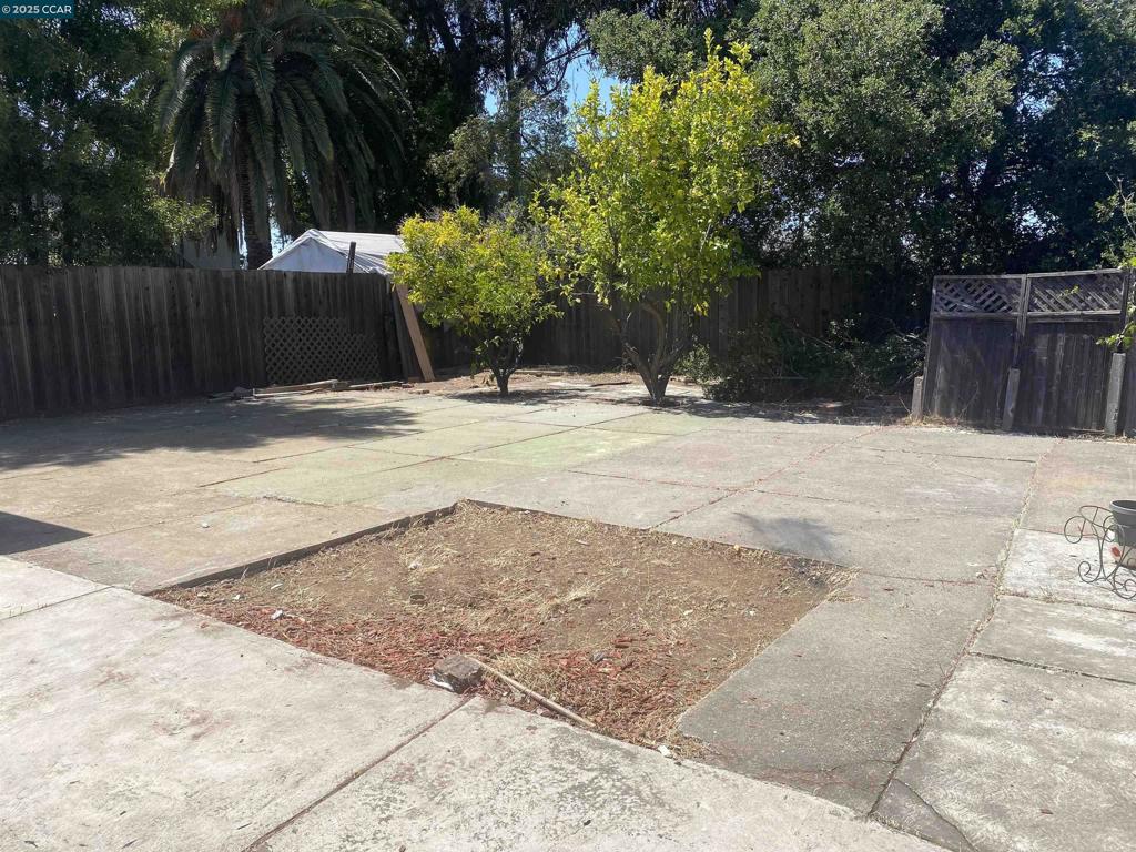 E OAKLAND - Residential Income