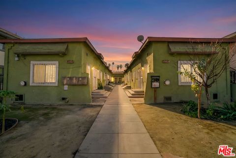 Photo of 606 W 81st Street, Los Angeles, CA 90044 (MLS # 26646437)
