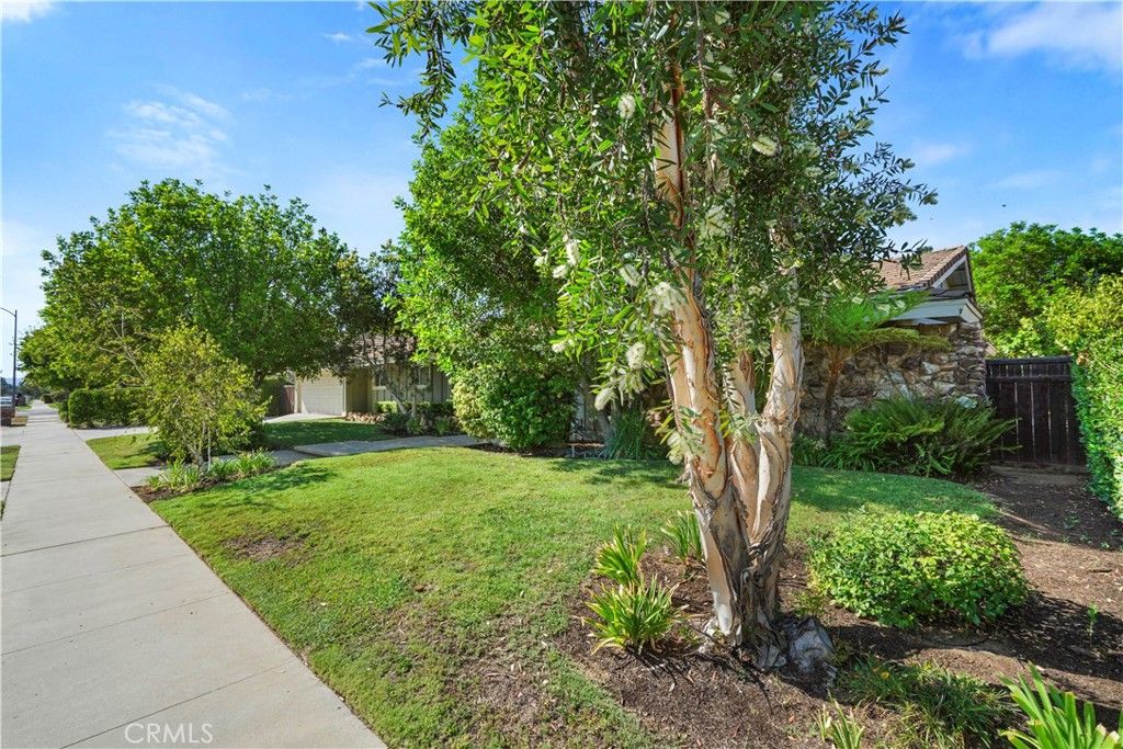 Photo of 17177 Superior St St, Northridge, CA 91325 (MLS # SR25199684)