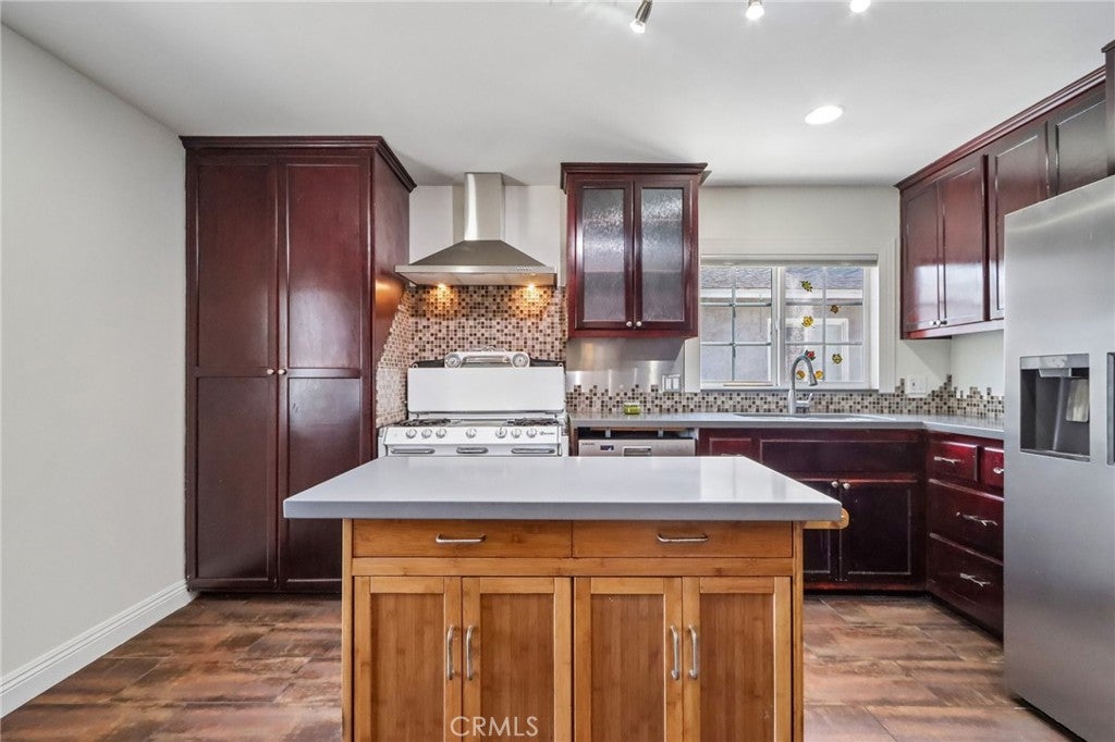 1534 W 213th
