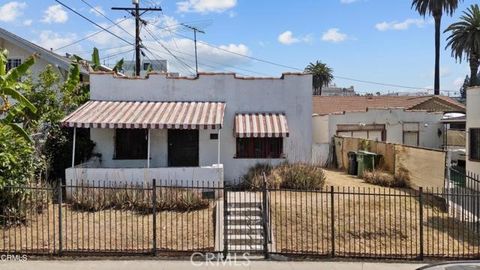 Photo of 201 N Carondelet St, Los Angeles, CA 90026 (MLS # SR25271147)