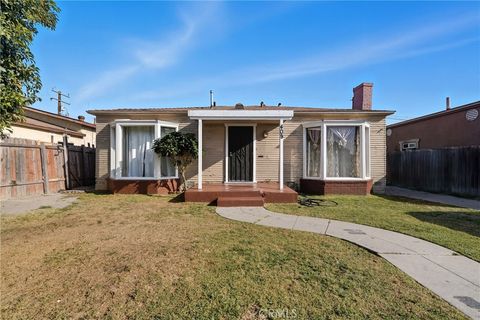 Photo of 409 W Cedar St St, Compton, CA 90220 (MLS # DW25218461) Photo of 409 W Cedar St St, Compton, CA 90220 (MLS # DW25218461)