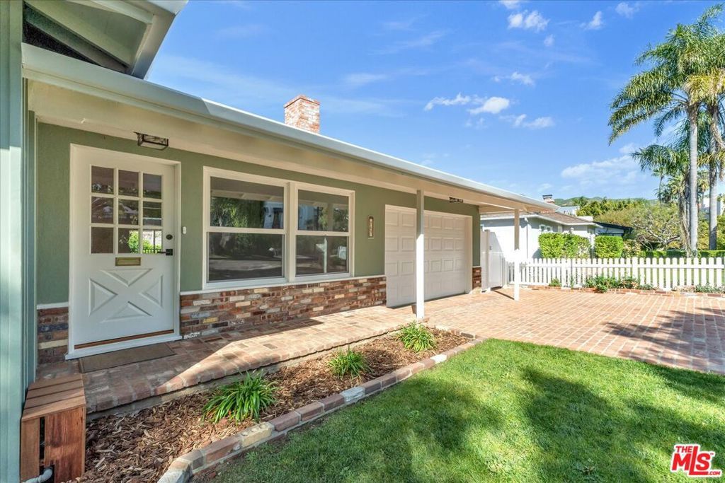 Photo of 763 Wildomar, Pacific Palisades, CA 90272 (MLS # 26633637)