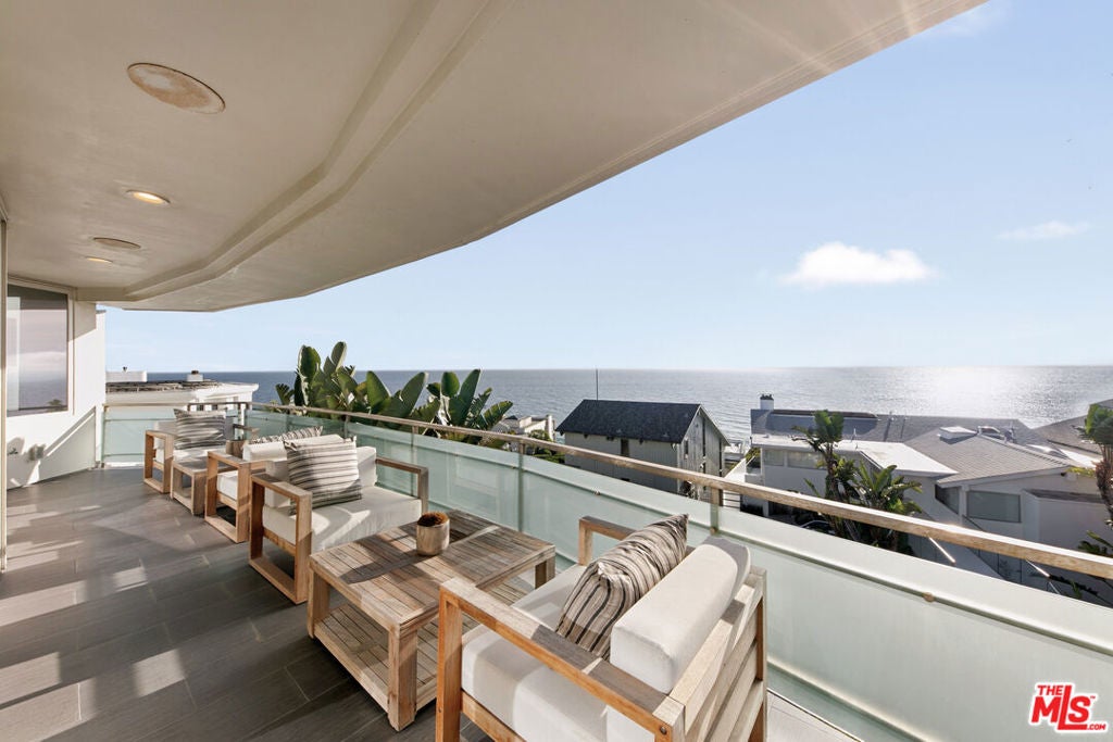 Photo of 31558 Victoria Point Road, Malibu, CA 90265 (MLS # 26834703)
