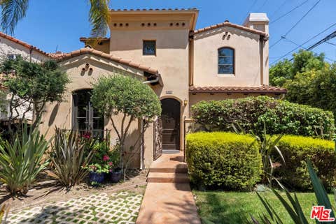 Photo of 360 S Crescent Drive, Beverly Hills, CA 90212 (MLS # 26873979)