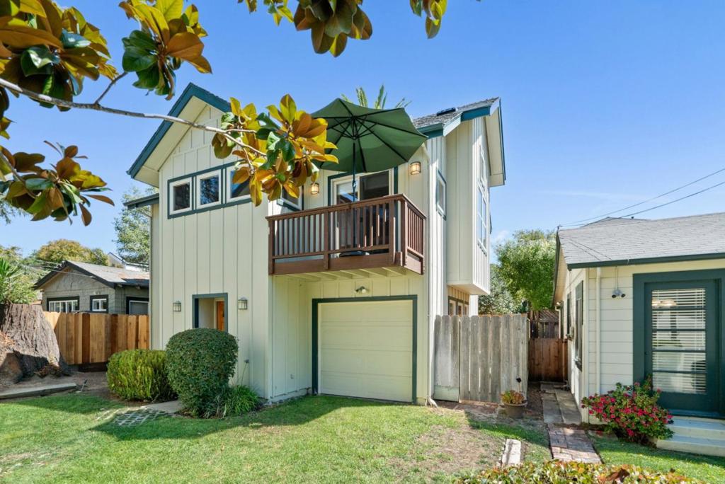518 Capitola Avenue