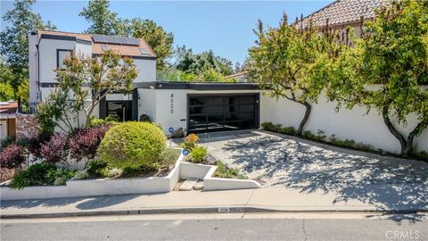 Photo of 4520 Park Cordero, Calabasas, CA 91302 (MLS # SR26101401)