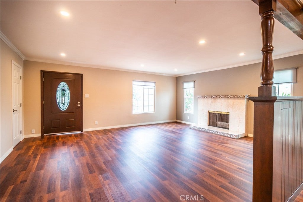 870 N Alexandria Avenue