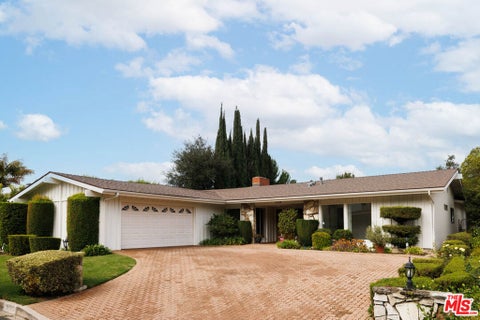 Photo of 3135 Dona Marta Drive, Studio City, CA 91604 (MLS # 26102788)