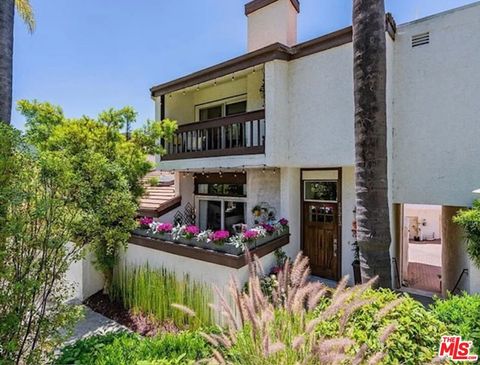 Photo of 17213 Palisades Circle, Pacific Palisades, CA 90272 (MLS # 26659987)