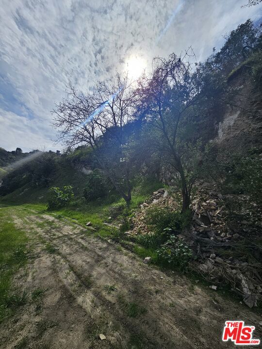 Prime residential unimproved land nestled in the serene hills of Sherman Oaks, offering an exceptional canvas for your dream residence. Take advantage of this rare opportunity to build your ideal home in a prestigious and sought-after location, south of Ventura Blvd. Situated at the end of a Newcomb Drive off of Dixie Canyon Place, this property enjoys a secluded and private setting, offering a retreat-like atmosphere away from the bustle of city life. The property's elevated position provides sweeping vistas of mountains, creating an idyllic setting for those seeking both tranquility and a connection with the scenic outdoors.