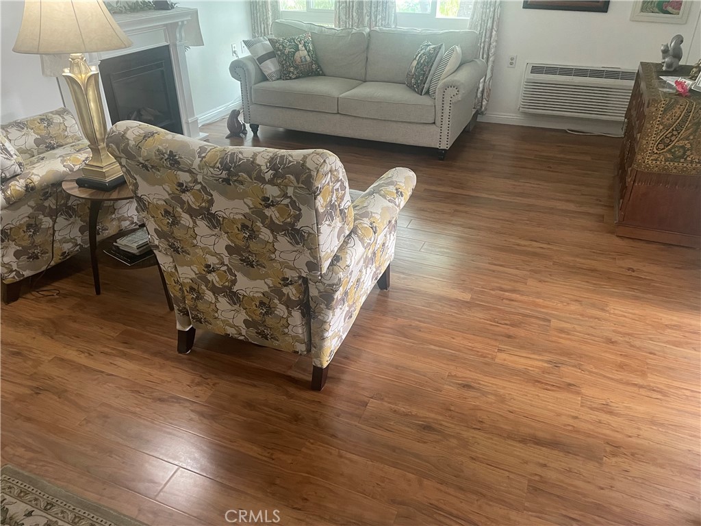 2189 VIA MARIPOSA EAST Q