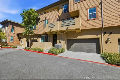 MLS: AR26199491